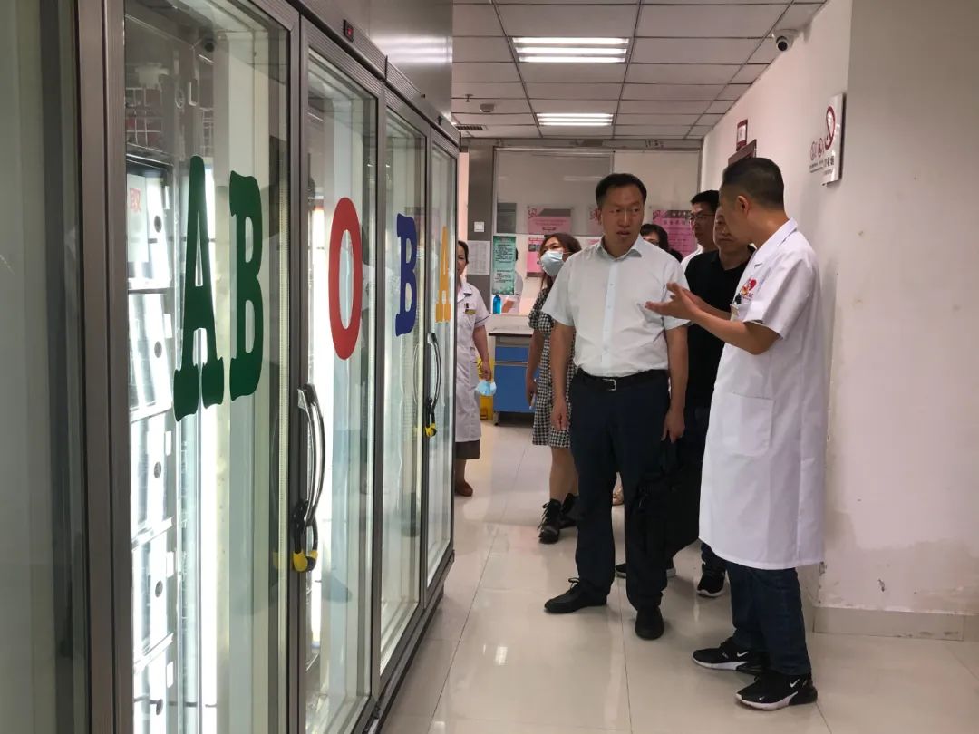  市卫生健康局领导到血站调研指导工作